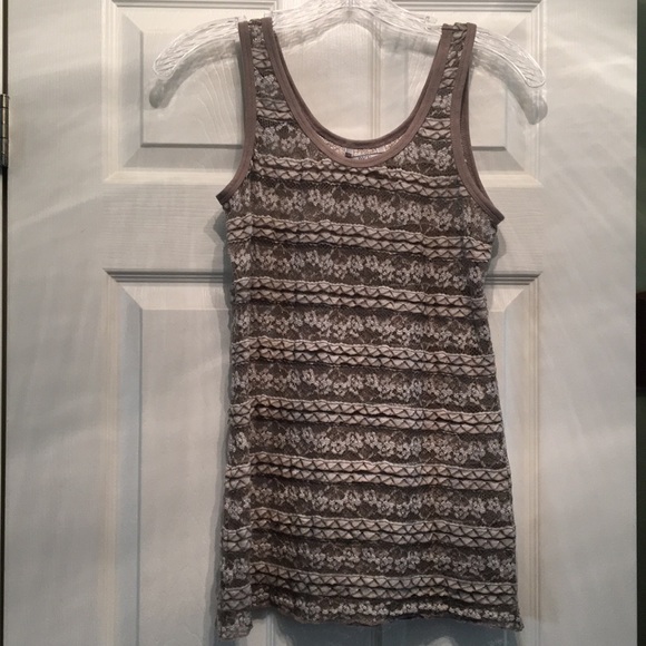 BKE Tank from BUCKLE - Picture 3 of 3